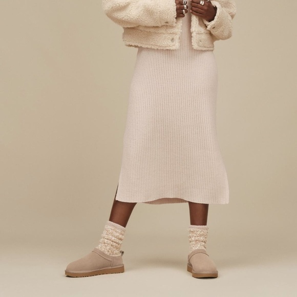New UGG Classic Micro Genuine Shearling Slipper - Picture 1 of 11